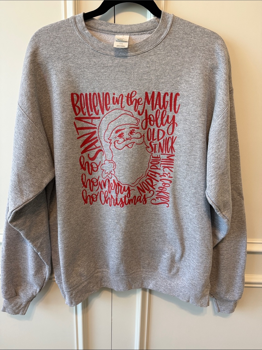 Unbranded Gray Crewneck Sweatshirt with Red Santa Graphic